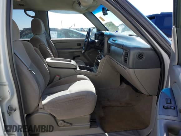 2005 Chevrolet Suburban LT z VIN 1GNEC16Z55J106137, wystawiony jako IAAI lot #41235825 z przebiegiem 231 042 mil mil oraz . Historia ofert i sprzedaży dostępna na DreamBid. Obrazek 5.