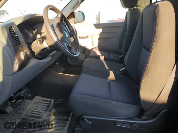 2010 Chevrolet Silverado 1500 Work Truck z VIN 1GCPCPEX9AZ131638, wystawiony jako Copart lot #85831435 z przebiegiem 180 997 mil mil oraz Szkoda całkowita • Salvage title. Historia ofert i sprzedaży dostępna na DreamBid. Obrazek 7.