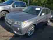 2013 BMW X3 xDrive28i z VIN 5UXWX9C55D0D01209, wystawiony jako IAAI lot #42106173 z przebiegiem 1 008 276 mil mil oraz . Historia ofert i sprzedaży dostępna na DreamBid. Obrazek 2.