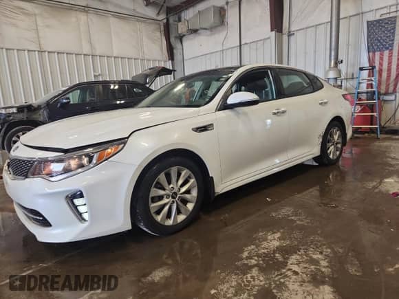 2018 Kia Optima LX z VIN 5XXGT4L31JG248096, wystawiony jako Copart lot #85878645 z przebiegiem 72 012 mil mil oraz Nie do naprawy • Non repairable. Historia ofert i sprzedaży dostępna na DreamBid. Obrazek 1.