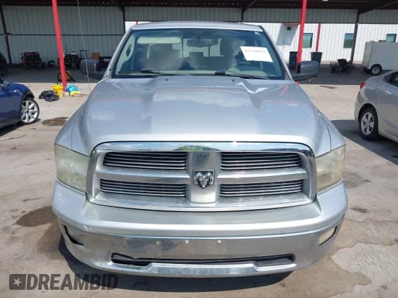 2011 Ram 1500 Big Horn z VIN 1D7RB1GT1BS637919, wystawiony jako IAAI lot #43210413 z przebiegiem 258 303 mil mil oraz . Historia ofert i sprzedaży dostępna na DreamBid. Obrazek 12.