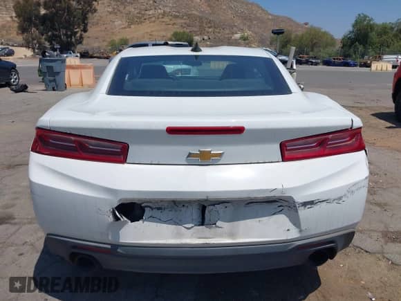 2018 Chevrolet Camaro 1LS z VIN 1G1FA1RX1J0183352, wystawiony jako IAAI lot #42500318 z przebiegiem 105 151 mil mil oraz . Historia ofert i sprzedaży dostępna na DreamBid. Obrazek 16.