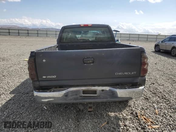 2005 Chevrolet Silverado 1500 LS z VIN 2GCEC19V651163006, wystawiony jako Copart lot #80392805 z przebiegiem 236 881 mil mil oraz Szkoda całkowita • Salvage title. Historia ofert i sprzedaży dostępna na DreamBid. Obrazek 6.