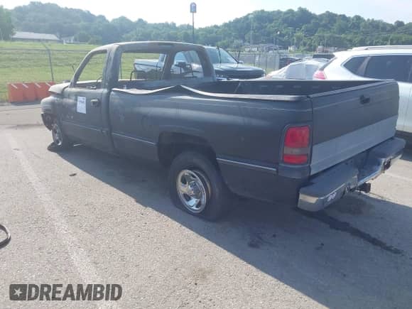 1994 Dodge 1500 z VIN 1B7HC16YXRS537277, wystawiony jako IAAI lot #42594082 z przebiegiem Nie podano mil oraz . Historia ofert i sprzedaży dostępna na DreamBid. Obrazek 3.