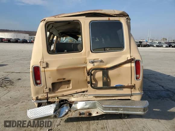 1984 Ford Econoline Cargo with VIN 1FMDE11F6EHA00696, listed as a Copart auction lot 42339305 with 40,518 mi miles and Salvage title. Bid and sale history available at DreamBid. Image 6.
