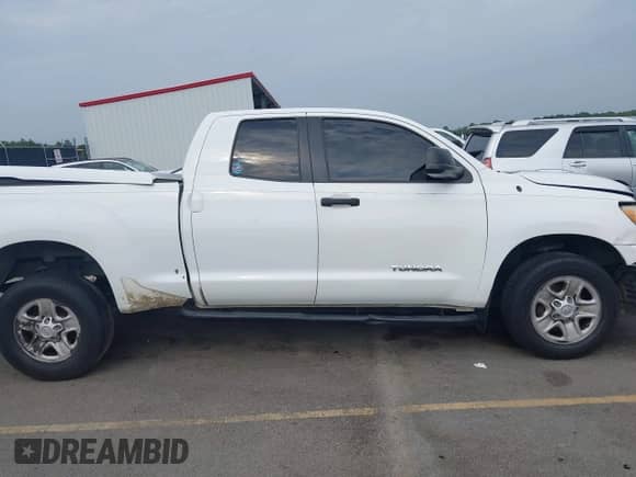 2012 Toyota Tundra z VIN 5TFRU5F17CX027958, wystawiony jako IAAI lot #42690061 z przebiegiem 228 438 mil mil oraz . Historia ofert i sprzedaży dostępna na DreamBid. Obrazek 13.