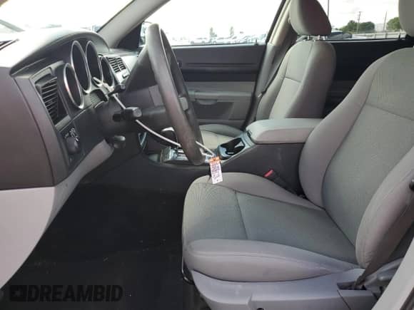 2007 Dodge Magnum with VIN 2D4FV47V27H633273, listed as a Copart auction lot 86208095 with 110,098 mi miles and Salvage title. Bid and sale history available at DreamBid. Image 7.