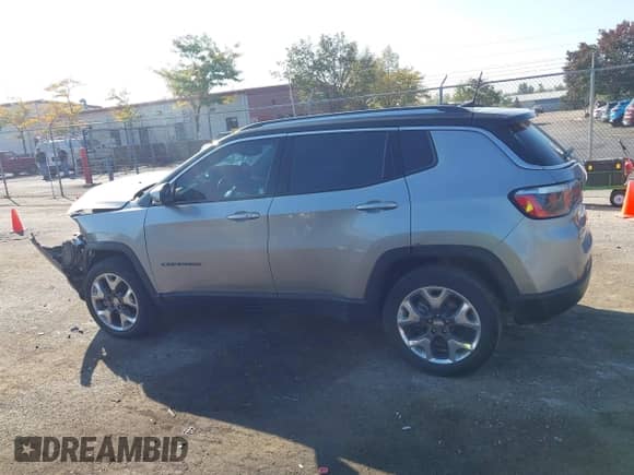 2019 Jeep Compass Limited with VIN 3C4NJDCB9KT843224, listed as a IAAI auction lot 43202857 with 106,888 mi miles and . Bid and sale history available at DreamBid. Image 14.