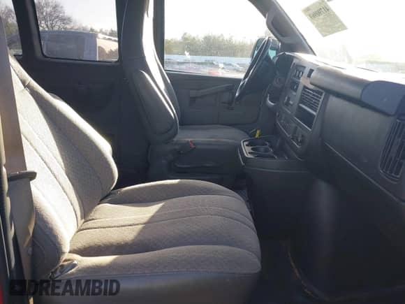 2020 Chevrolet Express Cargo with VIN 1GCZGGFG5L1188853, listed as a IAAI auction lot 41790969 with 104,599 mi miles and . Bid and sale history available at DreamBid. Image 5.