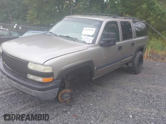 2002 Chevrolet Suburban Z71 with VIN 3GNFK16Z02G152026, listed as a IAAI auction lot 43299338 with 190,704 mi miles and . Bid and sale history available at DreamBid. Image 2.