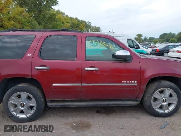 2009 Chevrolet Tahoe LTZ с VIN 1GNFK33099R131557, выставлен на аукционе IAAI как лот 43205632 с пробегом 253 697 миль миль и . История ставок и продаж доступна на DreamBid. Изображение 13.