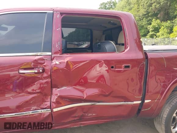 2019 Ram 1500 Limited z VIN 1C6SRFHT0KN588916, wystawiony jako IAAI lot #42414663 z przebiegiem 91 377 mil mil oraz . Historia ofert i sprzedaży dostępna na DreamBid. Obrazek 6.