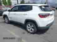 2020 Jeep Compass Latitude z VIN 3C4NJCBB4LT141695, wystawiony jako IAAI lot #42248618 z przebiegiem 31 123 mil mil oraz . Historia ofert i sprzedaży dostępna na DreamBid. Obrazek 3.