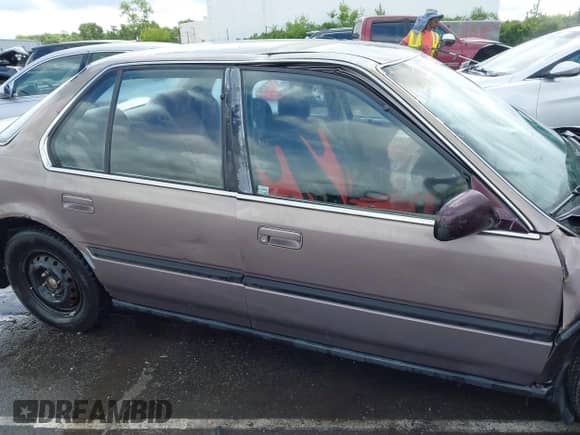 1993 Honda Accord z VIN 1HGCB7653PA064879, wystawiony jako IAAI lot #42482864 z przebiegiem 190 174 mil mil oraz . Historia ofert i sprzedaży dostępna na DreamBid. Obrazek 12.