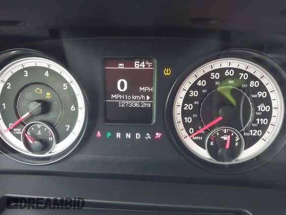 2014 Ram 1500 Express z VIN 1C6RR6FT5ES416548, wystawiony jako IAAI lot #41518392 z przebiegiem 127 336 mil mil oraz . Historia ofert i sprzedaży dostępna na DreamBid. Obrazek 7.