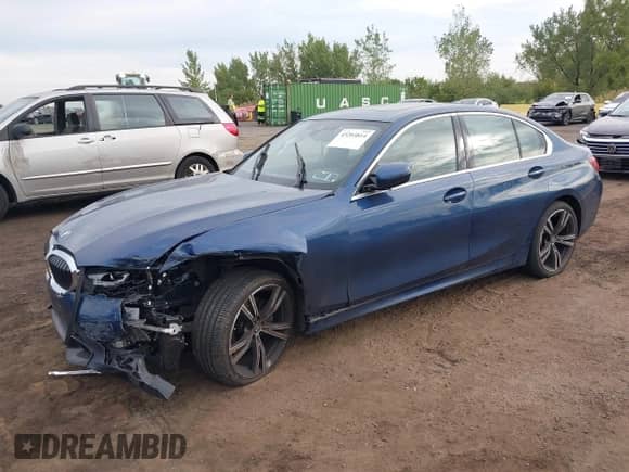 2022 BMW 3 Series 330i with VIN 3MW5R1J02N8C29404, listed as a IAAI auction lot 43203814 with 39,029 mi miles and . Bid and sale history available at DreamBid. Image 2.