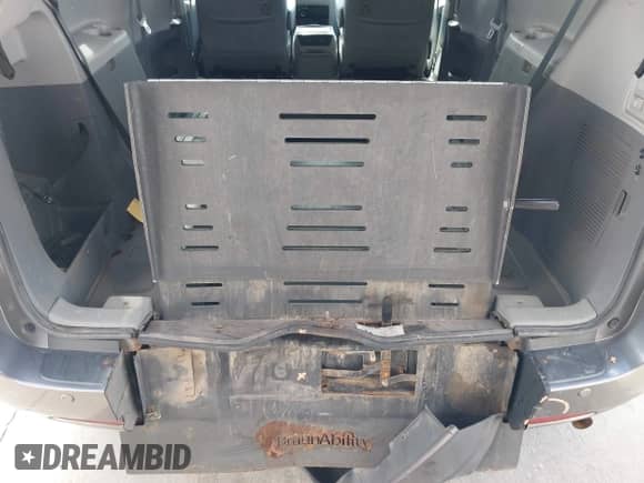 2017 Toyota Sienna XLE Auto Access Seat с VIN 5TDYZ3DCXHS850080, выставлен на аукционе IAAI как лот 43318127 с пробегом 203 063 миль миль и . История ставок и продаж доступна на DreamBid. Изображение 18.