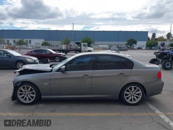 2010 BMW 3 Series 328i с VIN WBAPH7G53ANM48168, выставлен на аукционе IAAI как лот 43354207 с пробегом 143 446 миль миль и . История ставок и продаж доступна на DreamBid. Изображение 14.