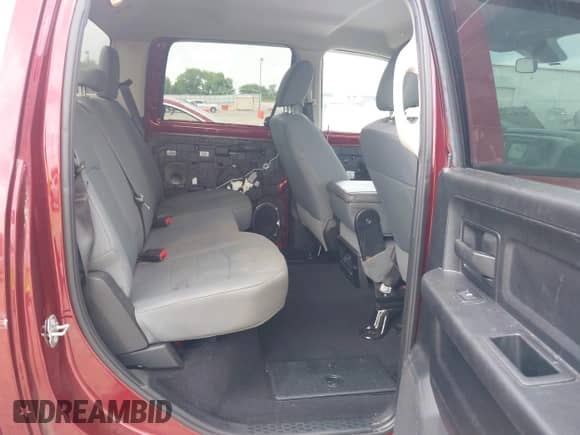 2018 Ram 1500 Express z VIN 3C6RR6KGXJG234449, wystawiony jako IAAI lot #42281120 z przebiegiem 72 896 mil mil oraz . Historia ofert i sprzedaży dostępna na DreamBid. Obrazek 8.