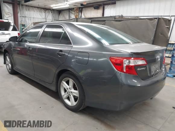 2012 Toyota Camry L z VIN 4T1BF1FK1CU185738, wystawiony jako IAAI lot #43101209 z przebiegiem 190 535 mil mil oraz . Historia ofert i sprzedaży dostępna na DreamBid. Obrazek 3.