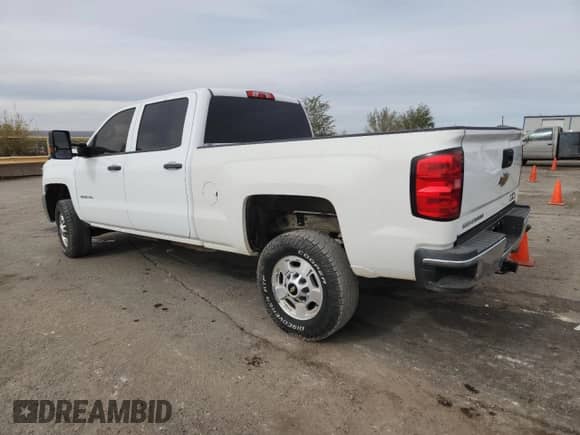2015 Chevrolet Silverado 2500HD Work Truck z VIN 1GC1KUE81FF569806, wystawiony jako Copart lot #90887985 z przebiegiem 160 674 mil mil oraz Czysty tytuł • Clean title. Historia ofert i sprzedaży dostępna na DreamBid. Obrazek 2.
