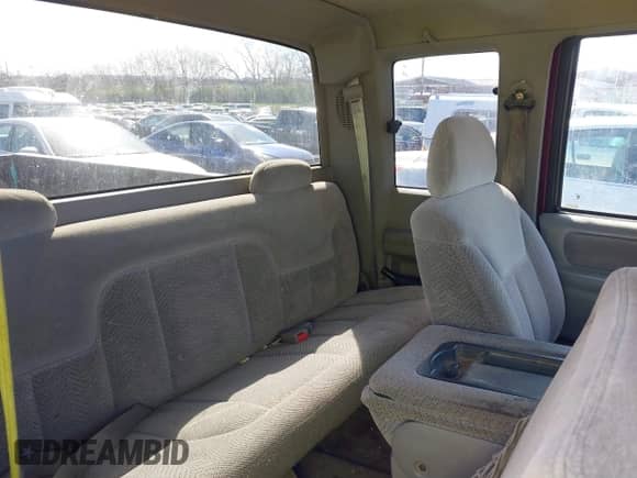 1996 GMC Sierra 1500 z VIN 2GTEC19M8T1563153, wystawiony jako IAAI lot #41812833 z przebiegiem 347 836 mil mil oraz . Historia ofert i sprzedaży dostępna na DreamBid. Obrazek 8.