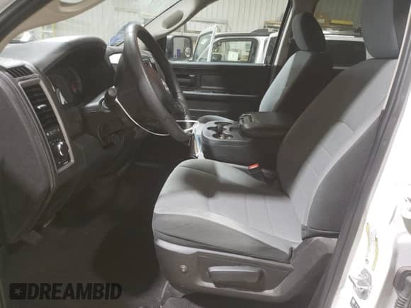 2023 Ram 1500 Tradesman z VIN 1C6RR7FT7PS527773, wystawiony jako Copart lot #44564895 z przebiegiem 46 041 mil mil oraz Czysty tytuł • Clean title. Historia ofert i sprzedaży dostępna na DreamBid. Obrazek 7.