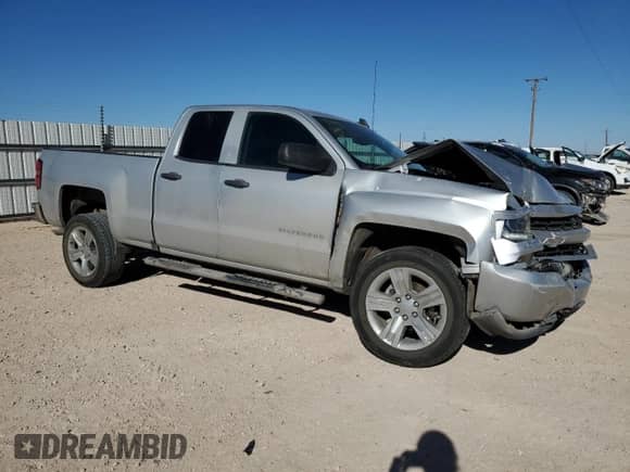 2018 Chevrolet Silverado 1500 Custom z VIN 1GCRCPEH8JZ328981, wystawiony jako Copart lot #44075575 z przebiegiem 56 742 mil mil oraz Szkoda całkowita • Salvage title. Historia ofert i sprzedaży dostępna na DreamBid. Obrazek 4.