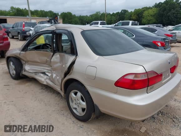 2000 Honda Accord EX with VIN 1HGCG1652YA083990, listed as a IAAI auction lot 42948680 with 188,501 mi miles and . Bid and sale history available at DreamBid. Image 3.