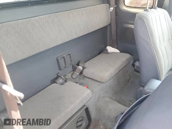 1998 Toyota Tacoma z VIN 4TASM92N7WZ121828, wystawiony jako Copart lot #64122235 z przebiegiem 200 637 mil mil oraz Szkoda całkowita • Salvage title. Historia ofert i sprzedaży dostępna na DreamBid. Obrazek 10.