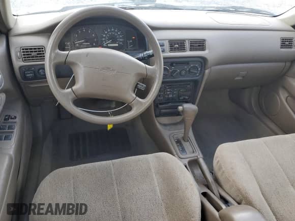 1998 Chevrolet Prizm z VIN 1Y1SK5488WZ417639, wystawiony jako Copart lot #51674585 z przebiegiem 63 315 mil mil oraz Szkoda całkowita • Salvage title. Historia ofert i sprzedaży dostępna na DreamBid. Obrazek 8.