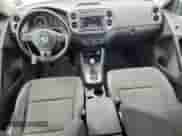 2015 Volkswagen Tiguan S с VIN WVGAV7AX8FW611731, выставлен на аукционе Copart как лот 85524245 с пробегом 97 807 миль миль и Чистый • Clean title. История ставок и продаж доступна на DreamBid. Изображение 8.