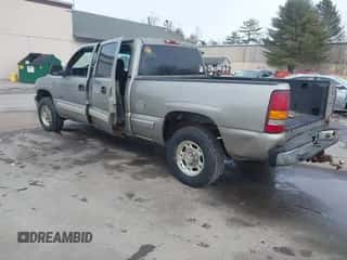 2002 Chevrolet Silverado 1500HD LS z VIN 1GCGK13U42F189958, wystawiony jako IAAI lot #41670721 z przebiegiem 238 497 mil mil oraz . Historia ofert i sprzedaży dostępna na DreamBid. Obrazek 3.