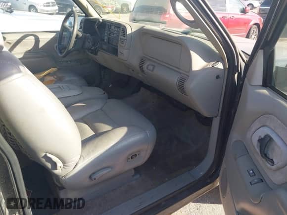 1998 Chevrolet Silverado 1500 with VIN 2GCEK19R8W1214500, listed as a IAAI auction lot 43549601 with 110,505 mi miles and . Bid and sale history available at DreamBid. Image 5.