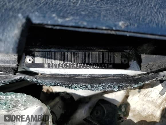 1997 GMC Sierra 1500 z VIN 2GTEC19R1V1570749, wystawiony jako Copart lot #65371475 z przebiegiem Nie podano mil oraz Nie do naprawy • Non repairable. Historia ofert i sprzedaży dostępna na DreamBid. Obrazek 13.