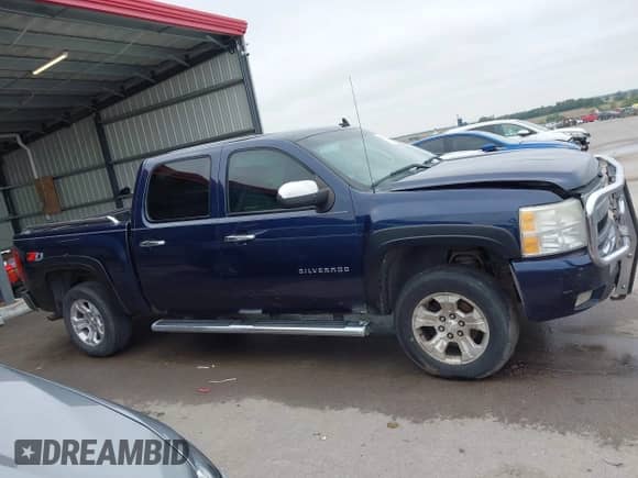 2011 Chevrolet Silverado 1500 LT with VIN 1GCPKSE39BF163415, listed as a IAAI auction lot 43269814 with 229,007 mi miles and . Bid and sale history available at DreamBid. Image 13.