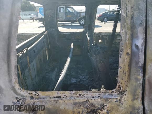 1999 Chevrolet Silverado 1500 LS z VIN 2GCEK19V2X1260371, wystawiony jako Copart lot #80801495 z przebiegiem Nie podano mil oraz Nie do naprawy • Non repairable. Historia ofert i sprzedaży dostępna na DreamBid. Obrazek 10.