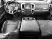 2017 Ram 1500 Laramie z VIN 1C6RR7VT2HS618906, wystawiony jako Copart lot #62590465 z przebiegiem 167 584 mil mil oraz Szkoda całkowita • Salvage title. Historia ofert i sprzedaży dostępna na DreamBid. Obrazek 8.