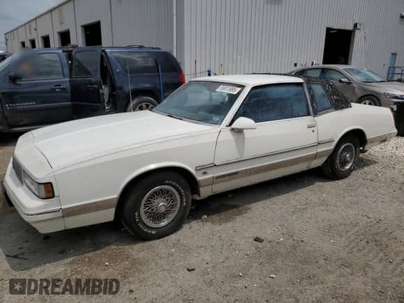 1988 Chevrolet Monte Carlo с VIN 1G1GZ11H6JP121941, выставлен на аукционе Copart как лот 55831985 с пробегом 65 680 миль миль и Чистый • Clean title. История ставок и продаж доступна на DreamBid. Изображение 1.