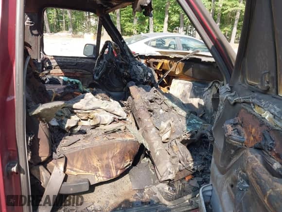 1996 Ford F-150 с VIN 1FTEF14N1TLA06585, выставлен на аукционе IAAI как лот 42393211 с пробегом Не указан миль и . История ставок и продаж доступна на DreamBid. Изображение 5.