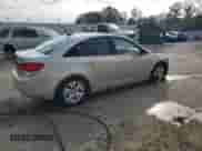 2013 Chevrolet Cruze LS z VIN 1G1PA5SH9D7255179, wystawiony jako Copart lot #80737295 z przebiegiem 139 930 mil mil oraz Szkoda całkowita • Salvage title. Historia ofert i sprzedaży dostępna na DreamBid. Obrazek 3.