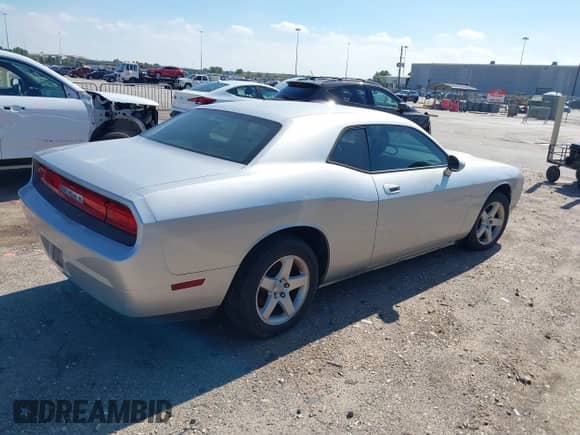 2010 Dodge Challenger SE с VIN 2B3CJ4DV3AH322363, выставлен на аукционе IAAI как лот 43552560 с пробегом 168 371 миль миль и . История ставок и продаж доступна на DreamBid. Изображение 4.