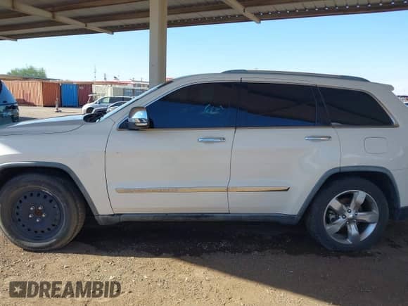 2011 Jeep Grand Cherokee Overland with VIN 1J4RR6GT2BC605276, listed as a IAAI auction lot 43317391 with 148,716 mi miles and . Bid and sale history available at DreamBid. Image 14.