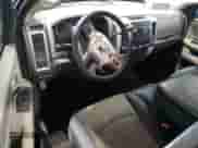 2010 Dodge 1500 SLT z VIN 1D7RV1CT6AS241139, wystawiony jako Copart lot #52753975 z przebiegiem 92 034 mil mil oraz Szkoda całkowita • Salvage title. Historia ofert i sprzedaży dostępna na DreamBid. Obrazek 8.