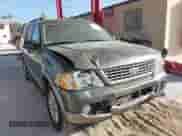 2003 Ford Explorer Eddie Bauer z VIN 1FMZU74K73UC35309, wystawiony jako IAAI lot #41565422 z przebiegiem 100 990 mil mil oraz . Historia ofert i sprzedaży dostępna na DreamBid. Obrazek 1.