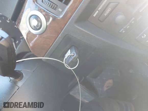 2007 BMW 3 Series 328xi z VIN WBAVC93557KX53074, wystawiony jako IAAI lot #43551106 z przebiegiem 115 636 mil mil oraz . Historia ofert i sprzedaży dostępna na DreamBid. Obrazek 11.