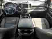 2020 Ram 1500 Big Horn z VIN 1C6RRFFG5LN120671, wystawiony jako Copart lot #62759945 z przebiegiem 108 162 mil mil oraz Szkoda całkowita • Salvage title. Historia ofert i sprzedaży dostępna na DreamBid. Obrazek 8.