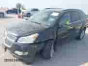 2011 Chevrolet Traverse 2LT z VIN 1GNKVJED7BJ409418, wystawiony jako IAAI lot #43325324 z przebiegiem 226 533 mil mil oraz . Historia ofert i sprzedaży dostępna na DreamBid. Obrazek 2.