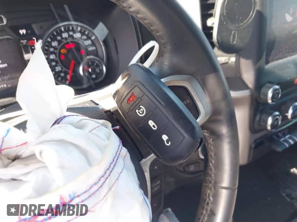 2022 Ram 1500 Big Horn z VIN 1C6RREFG9NN446003, wystawiony jako IAAI lot #42599070 z przebiegiem 61 974 mil mil oraz . Historia ofert i sprzedaży dostępna na DreamBid. Obrazek 11.