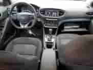 2019 Hyundai Ioniq SEL z VIN KMHC75LC9KU120799, wystawiony jako Copart lot #82252105 z przebiegiem 98 292 mil mil oraz Szkoda całkowita • Salvage title. Historia ofert i sprzedaży dostępna na DreamBid. Obrazek 8.